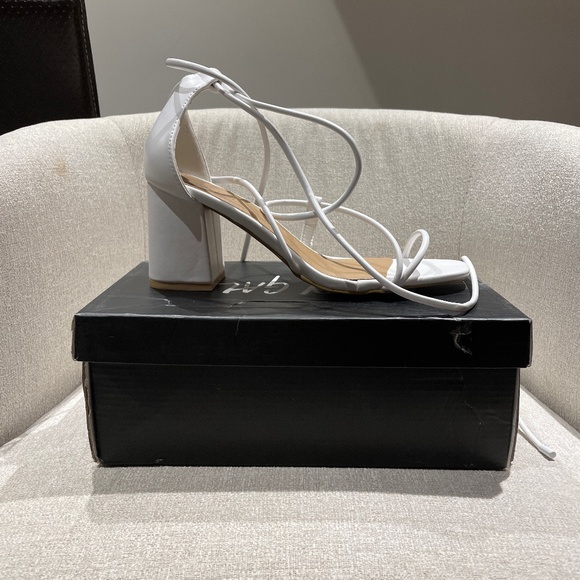 Block Heel Sandle- White - Picture 1 of 2